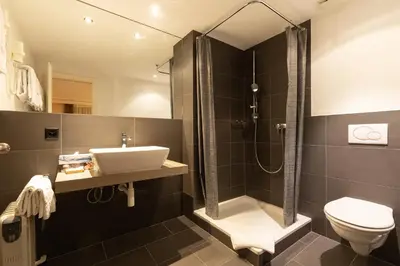 Ein Badezimmer in der Unterkunft Hotel Central, SPA & LOUNGE BAR