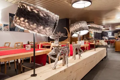 Ein Restaurant oder anderes Speiselokal in der Unterkunft Hotel du Lac