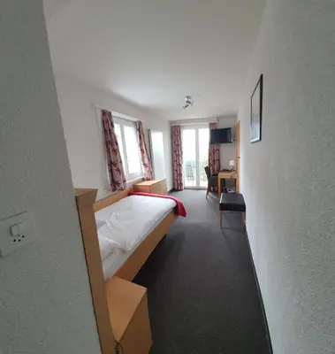 Ein Bett oder Betten in einem Zimmer der Unterkunft Hôtel Splendide