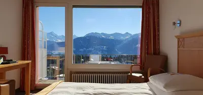 Ein allgemeiner Bergblick oder ein Berglick von des Hotels aus