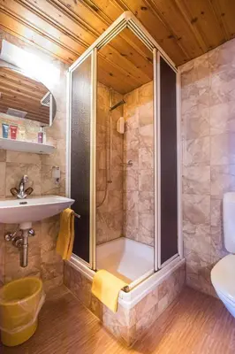 Ein Badezimmer in der Unterkunft Hotel Taescherhof