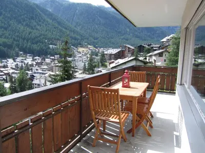 Ein allgemeiner Bergblick oder ein Berglick von der Ferienwohnung aus