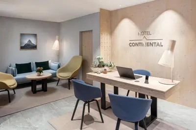 Ein Sitzbereich in der Unterkunft Hotel Continental