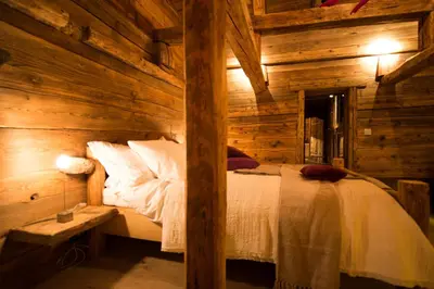 Ein Bett oder Betten in einem Zimmer der Unterkunft Les Mazots de la Source & Spa
