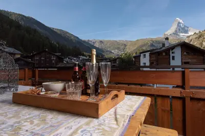Ein allgemeiner Bergblick oder ein Berglick von der Ferienwohnung aus