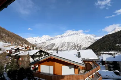 Ein allgemeiner Bergblick oder ein Berglick von der Ferienwohnung aus