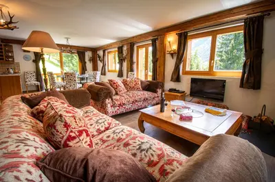 Ein Sitzbereich in der Unterkunft Chalet Grouse