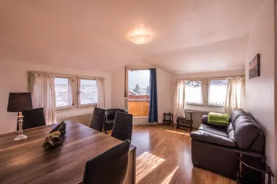 Ein Sitzbereich in der Unterkunft Chalet Cecile