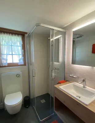 Ein Badezimmer in der Unterkunft Apartments Sarazena
