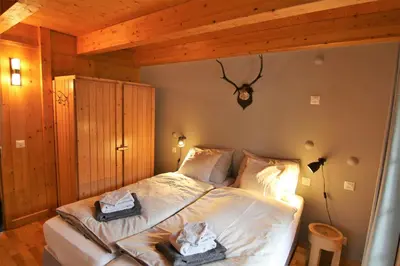 Ein Bett oder Betten in einem Zimmer der Unterkunft Mountain Village Chalet
