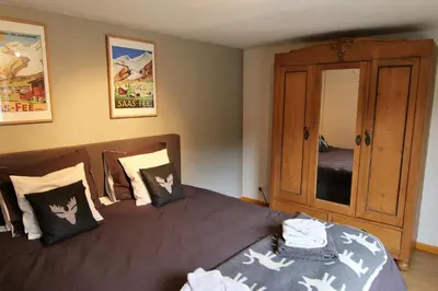 Ein Bett oder Betten in einem Zimmer der Unterkunft Mountain Village Chalet