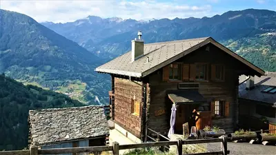 Ein allgemeiner Bergblick oder ein Berglick von des Chalets aus