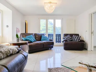 Ein Sitzbereich in der Unterkunft Holiday Home Chalet Aaregg by Interhome