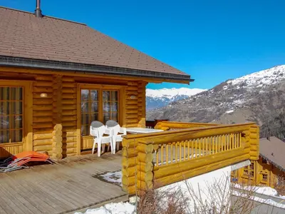 Ein allgemeiner Bergblick oder ein Berglick von des Chalets aus