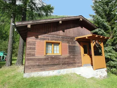 Das Gebäude in dem sich das Chalet befindet