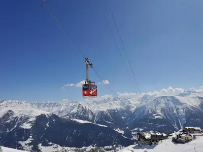 Ein allgemeiner Bergblick oder ein Berglick von des Chalets aus