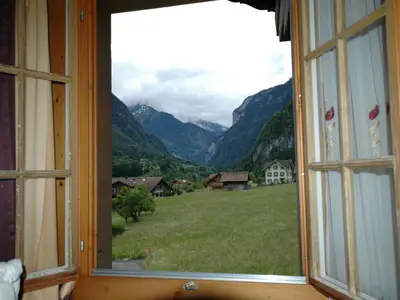 Ein allgemeiner Bergblick oder ein Berglick von des Ferienhauses aus