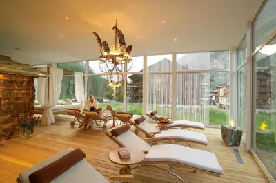 Ein Sitzbereich in der Unterkunft Loftsuite Hotel Saas