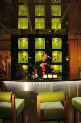 Getränke in der Unterkunft Loftsuite Hotel Saas