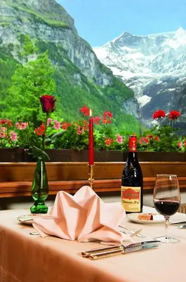 Ein allgemeiner Bergblick oder ein Berglick von des Hotels aus
