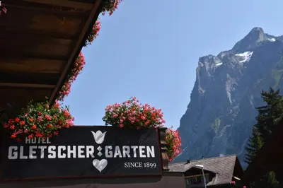 Ein allgemeiner Bergblick oder ein Berglick von des Hotels aus