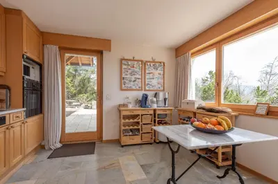 Küche/Küchenzeile in der Unterkunft Chalet Domaine de la Famille te Arbaz