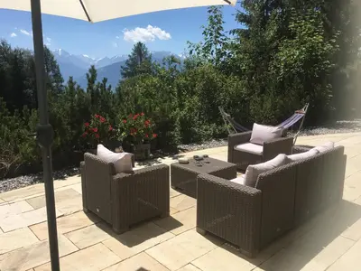 Ein allgemeiner Bergblick oder ein Berglick von des Ferienhauses aus