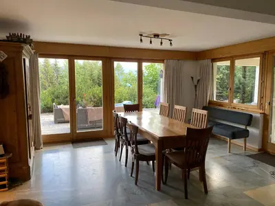 Ein Sitzbereich in der Unterkunft Chalet Domaine de la Famille te Arbaz
