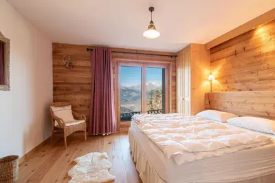Ein Bett oder Betten in einem Zimmer der Unterkunft Hirondelle JACUZZI & LUXURY chalet 12 pers by Alpvision Résidences