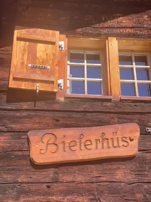 Ein Zertifikat, Auszeichnung, Logo oder anderes Dokument, das in der Unterkunft Alphütte Bielerhüs ausgestellt ist