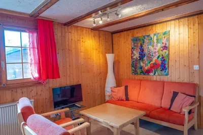 Ein Sitzbereich in der Unterkunft Chalet Allegra
