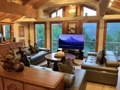 TV/Unterhaltungsangebot in der Unterkunft Stirling Luxury Chalet & Spa