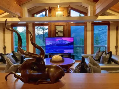 TV/Unterhaltungsangebot in der Unterkunft Stirling Luxury Chalet & Spa