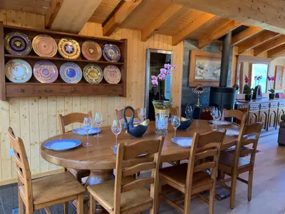 Ein Restaurant oder anderes Speiselokal in der Unterkunft Stirling Luxury Chalet & Spa
