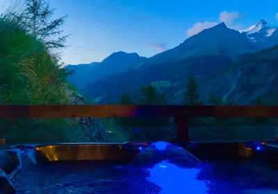 Ein allgemeiner Bergblick oder ein Berglick von des Chalets aus