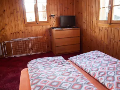 Ein Bett oder Betten in einem Zimmer der Unterkunft Gruppenhaus im Walliser Alpstyle