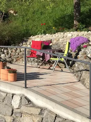 Ein Garten an der Unterkunft Ferienwohnung Stalden