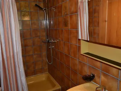 Ein Badezimmer in der Unterkunft Apartment Akelei - gross by Interhome