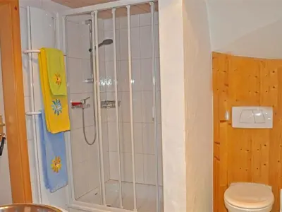 Ein Badezimmer in der Unterkunft Apartment Christeli by Interhome