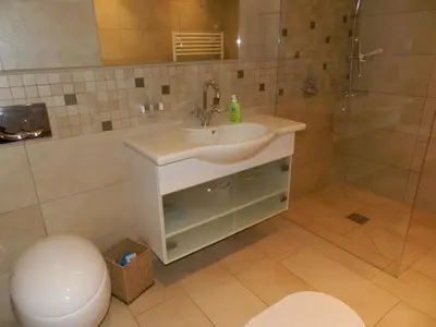 Ein Badezimmer in der Unterkunft Apartment Gletscherblick- Chalet by Interhome