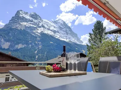 Ein allgemeiner Bergblick oder ein Berglick von der Ferienwohnung aus
