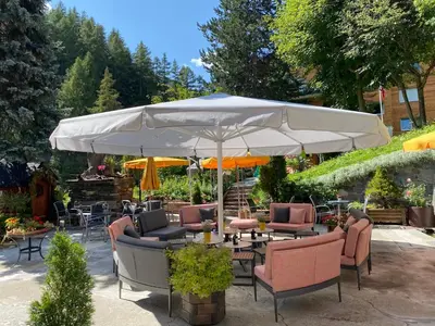 Ein Garten an der Unterkunft Alpenblick