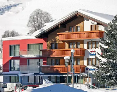 Ein allgemeiner Bergblick oder ein Berglick von des Hotels aus