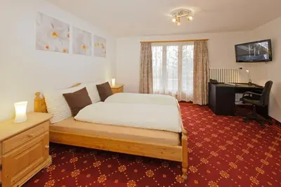 Ein Bett oder Betten in einem Zimmer der Unterkunft Hotel Alpina