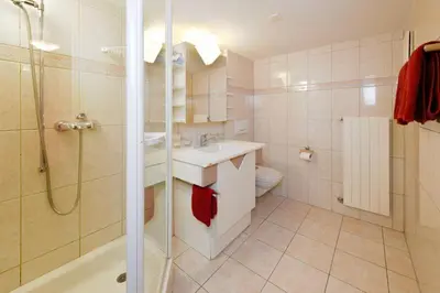 Ein Badezimmer in der Unterkunft Hotel Alpina