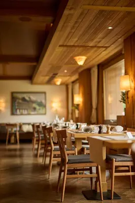 Ein Restaurant oder anderes Speiselokal in der Unterkunft Hotel Alpenrose Wengen - a family affair since 1881