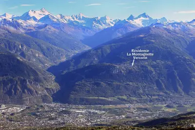 Ein allgemeiner Bergblick oder ein Berglick von der Ferienwohnung aus