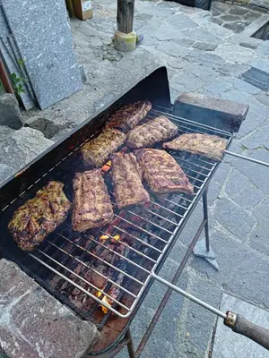 Ein für Gäste verfügbarer Grill im Ferienhaus