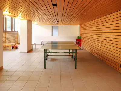 Tischtennis in der Unterkunft Studio Jeanne D'Arc Apt- E-36 by Interhome oder in der Nähe