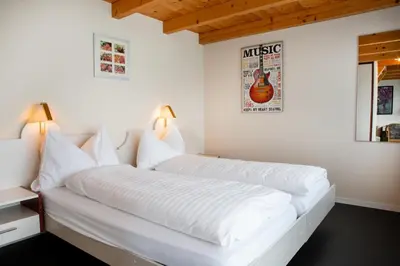 Ein Bett oder Betten in einem Zimmer der Unterkunft Strandhotel Seeblick